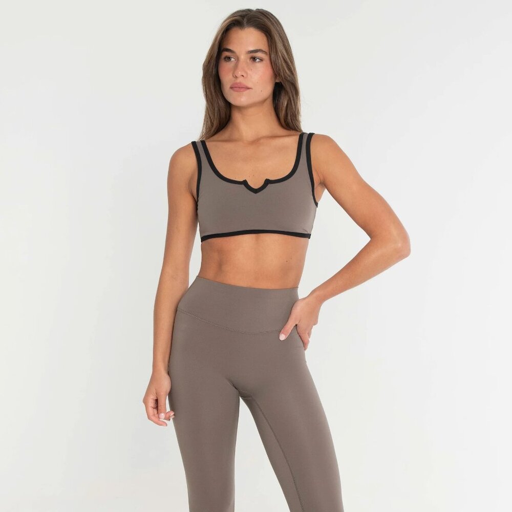 Form V Scoop Sports Bra Size Small in Walnut/Black